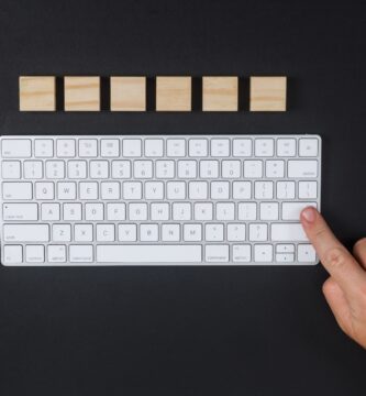 como poner al cubo en el teclado